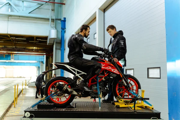 Cvičení reakcí a ovládání motorky