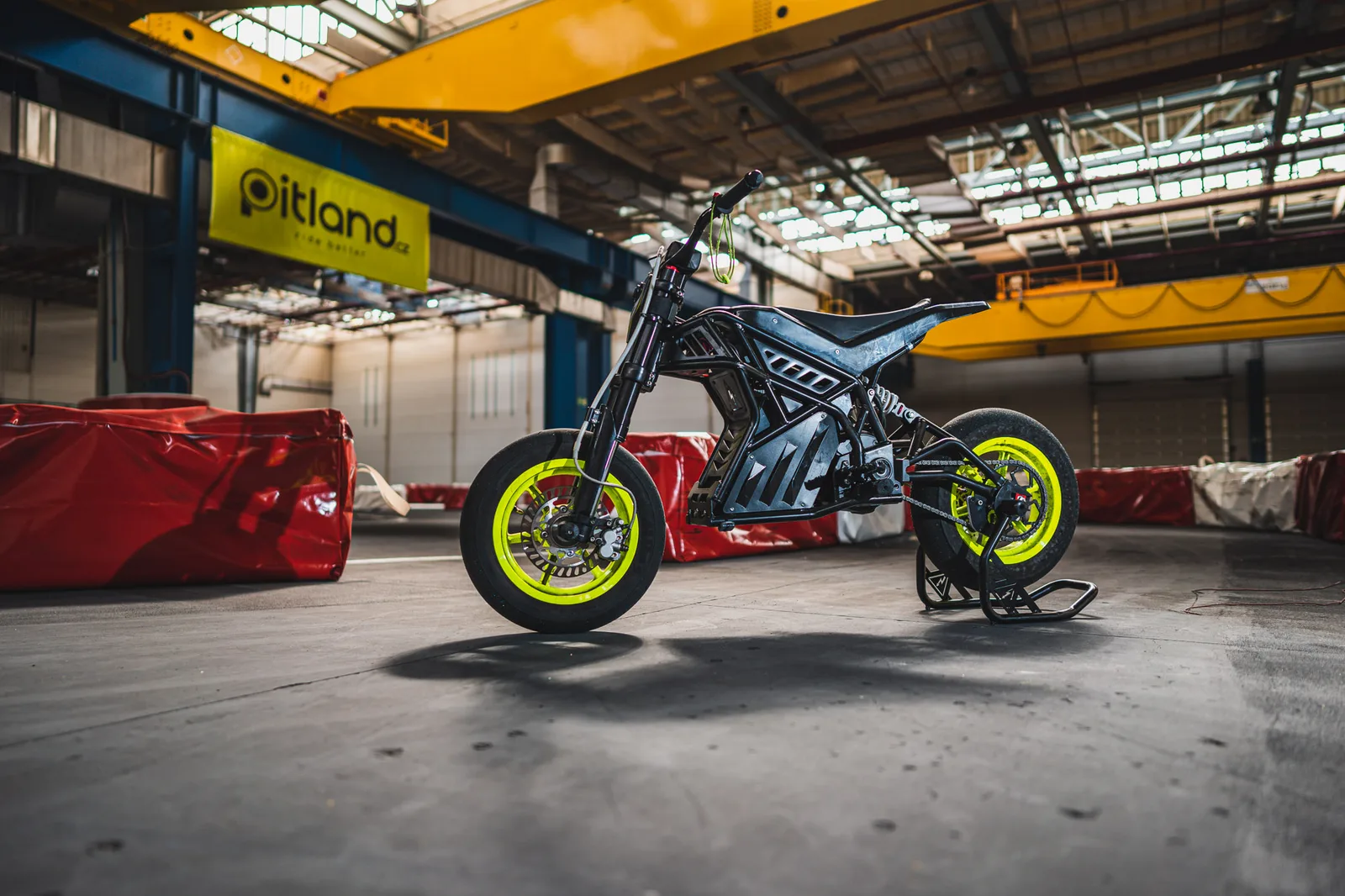 ePit — elektrický pit bike Pitland, váha 82,5 kg